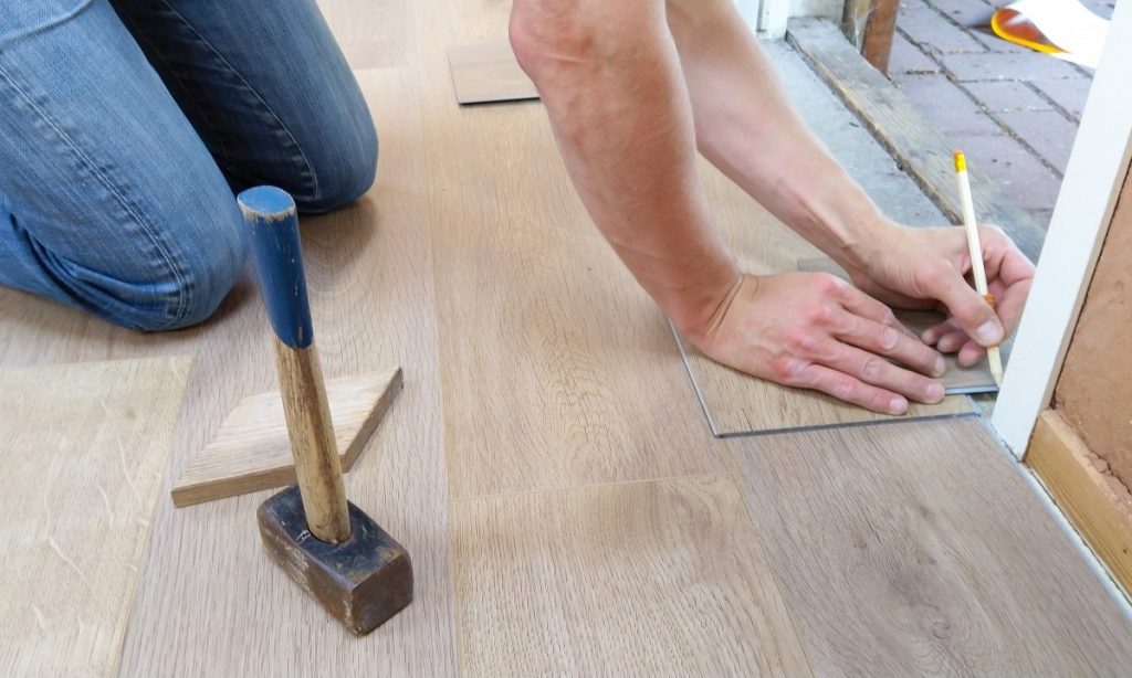 courtage en travaux pose parquet